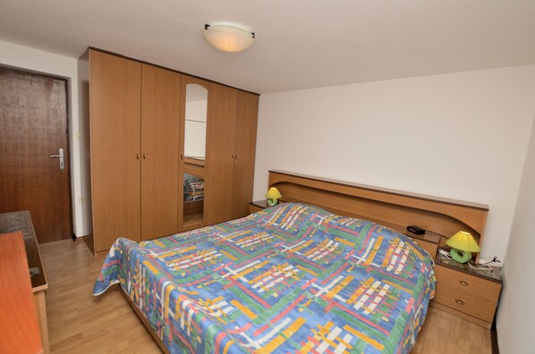 1 bedroom, iron/ironing board, free WiFi, bed sheets