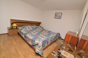 1 dormitorio, tabla de planchar con plancha, wifi gratis y ropa de cama