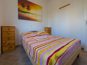 2 bedrooms, iron/ironing board