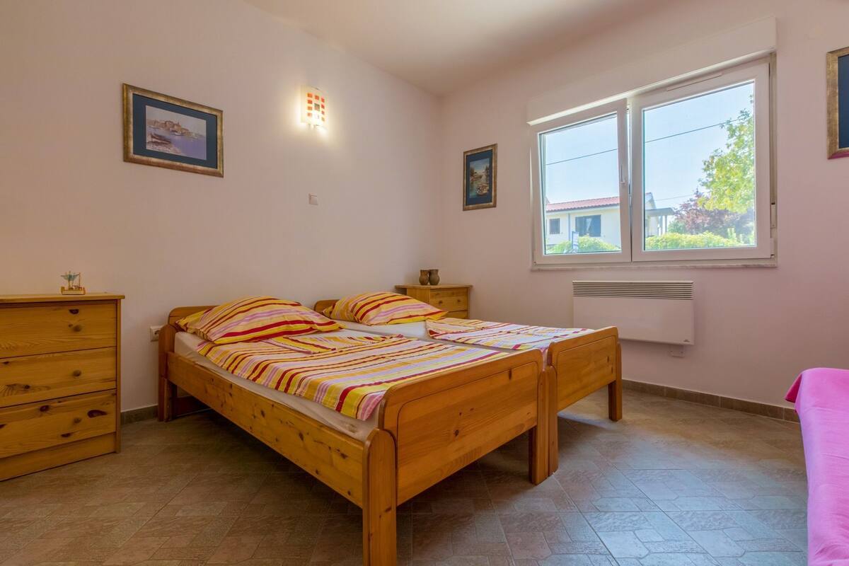 2 bedrooms, iron/ironing board