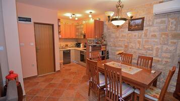 House | Private kitchen | Fridge, oven, stovetop, dishwasher