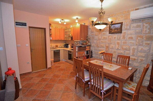 House | Private kitchen | Fridge, oven, stovetop, dishwasher