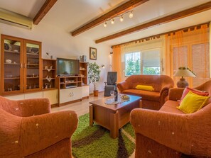 Apartment (A1) | Living room | TV