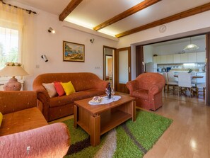 Apartment (A1) | Wohnzimmer | Fernseher