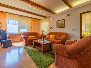 Apartment (A1) | Wohnzimmer | Fernseher