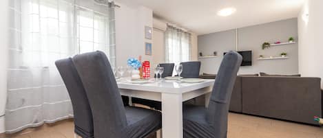 Apartment (A1) | Dining