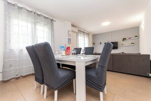 Apartment (A1) | Dining