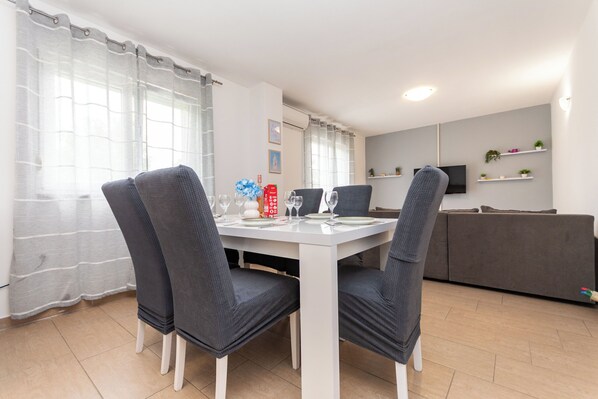 Apartment (A1) | Dining