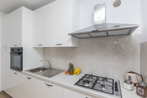 Cuisine privée | Réfrigérateur, micro-ondes, four, plaque de cuisson