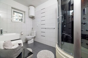 Apartment (A5) | Badezimmer