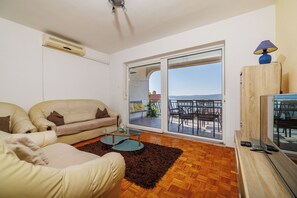 Apartment (A5) | Living room