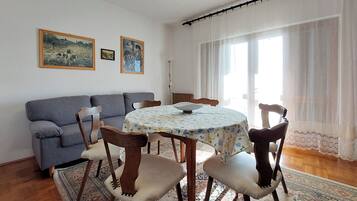 Apartment (A1) | Dining