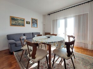 Apartment (A1) | Dining