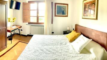 Chambre Double ou avec lits jumeaux | Rideaux occultants, Wi-Fi gratuit, draps fournis