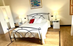 Triple Room | Blackout drapes, free WiFi, bed sheets - La Fornace del Sole (Capannori)