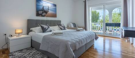 Apartment (A1) | 1 bedroom, in-room safe, iron/ironing board, free WiFi