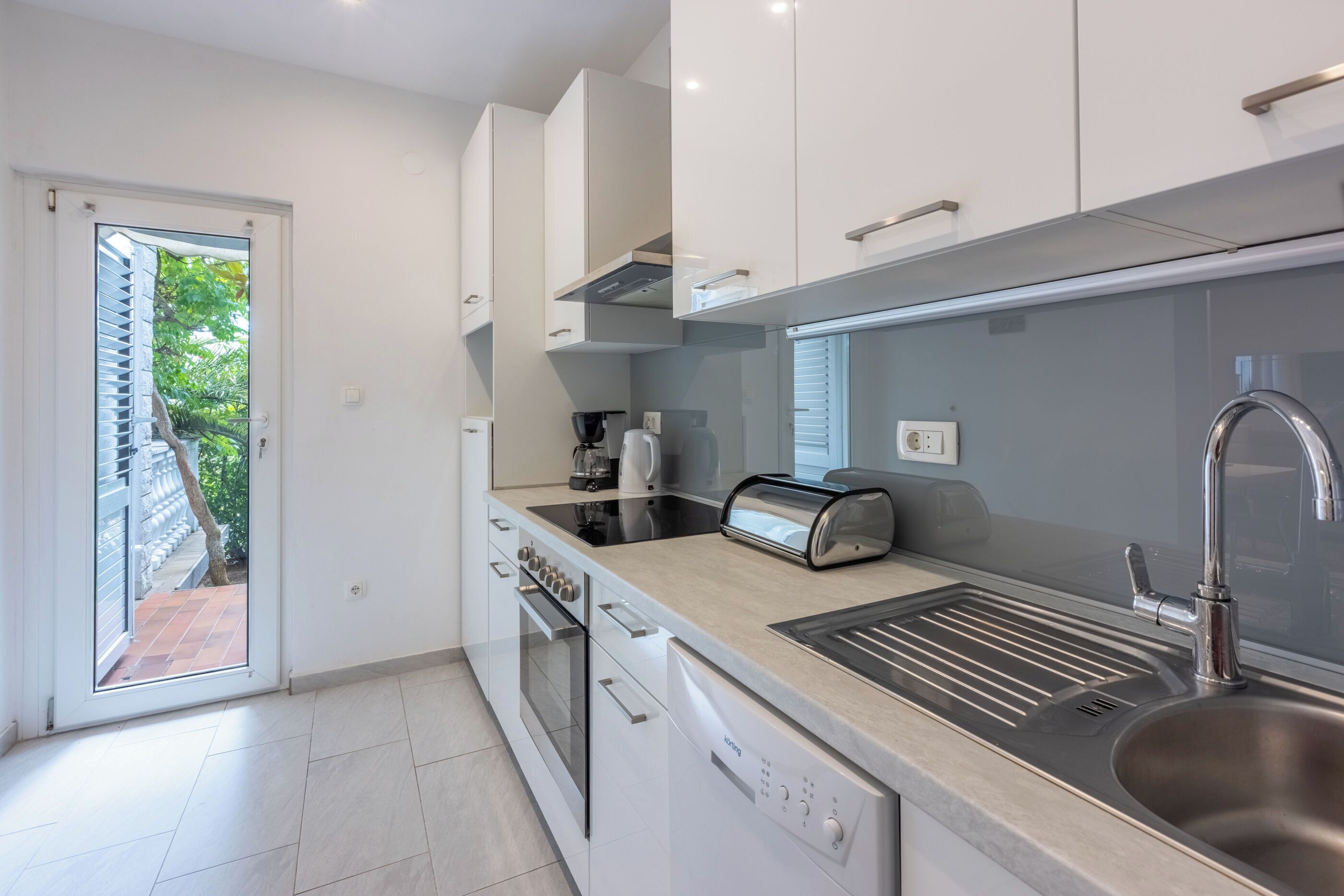 Apartment (A1) | Private kitchen | Fridge, microwave, oven, stovetop