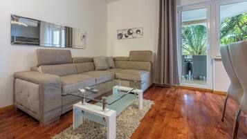 Apartment (A1) | Wohnzimmer | Fernseher