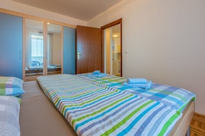 2 Schlafzimmer, Zimmersafe, kostenloses WLAN, Bettwäsche