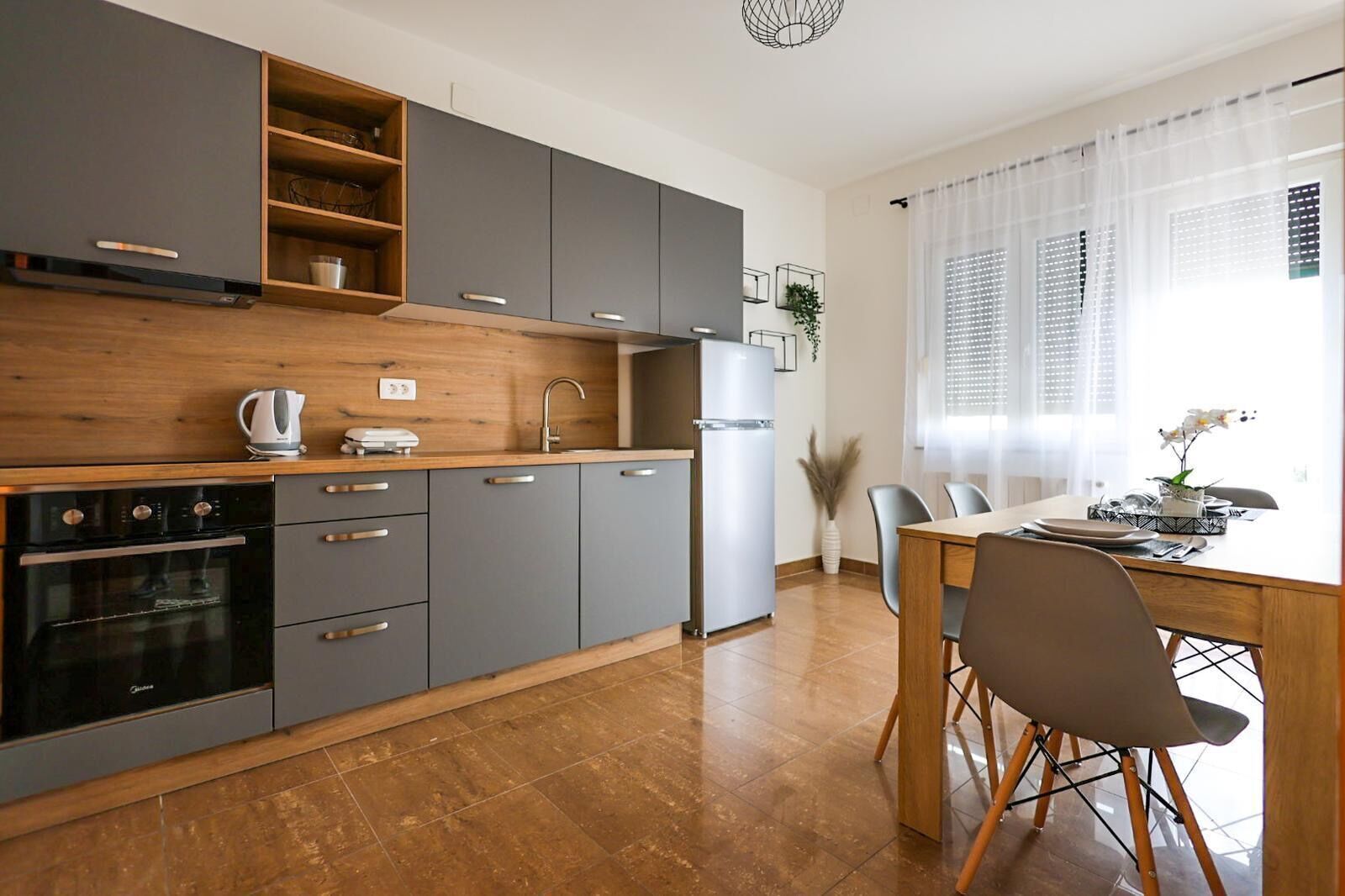 Apartment (A7) | Eigene Küche | Kühlschrank, Herdplatte, Espressomaschine
