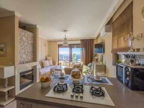 Private kitchen | Fridge, microwave, oven, stovetop - Apartment Pez (Bakar)