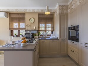 Private kitchen | Fridge, microwave, oven, stovetop - Apartment Pez (Bakar)