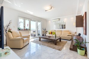 Apartment (A1) | Living room - Apartment Dario (Crikvenica)