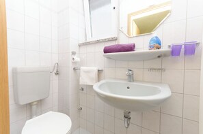 Shower, towels