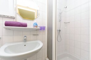 Handtücher, Seife, Toilettenpapier