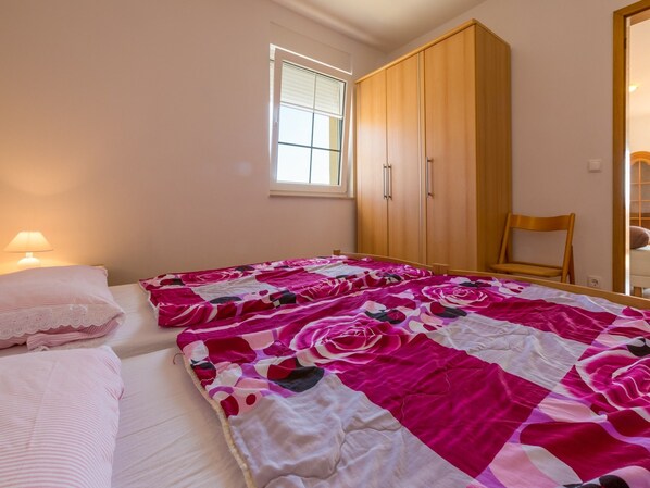 2 bedrooms, free WiFi