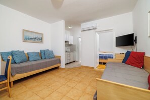 Apartment (A1) | Living room - Apartment Regan (Crikvenica)