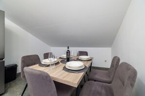 Apartment (A4) | Speisen