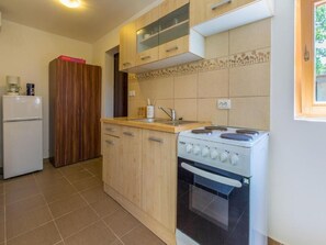 Apartment (A1) | Private kitchen | Fridge, oven, stovetop, espresso maker