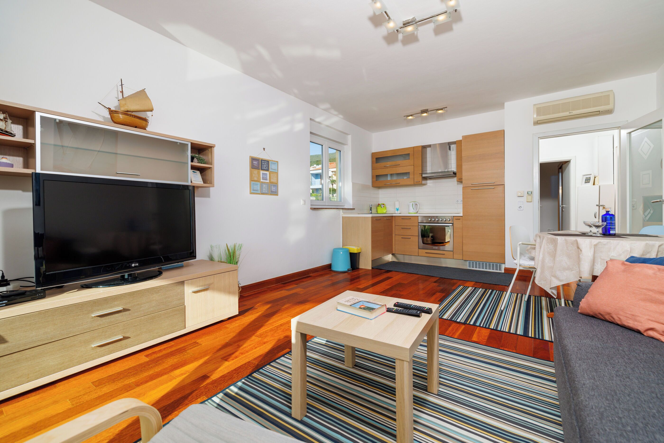 Apartment (A1) | Living room | TV, DVD player