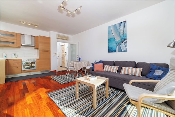 Apartment (A1) | Living room | TV, DVD player