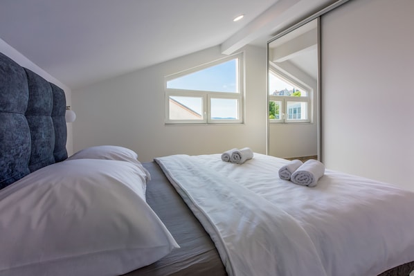 4 bedrooms, free WiFi, bed sheets