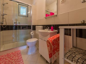 Bathroom | Hair dryer - Apartment Mia (Crikvenica)