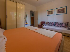 1 bedroom, free WiFi, bed sheets