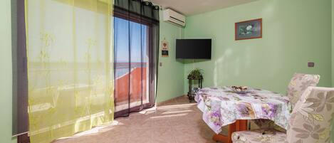 Apartment (A3) | Dining