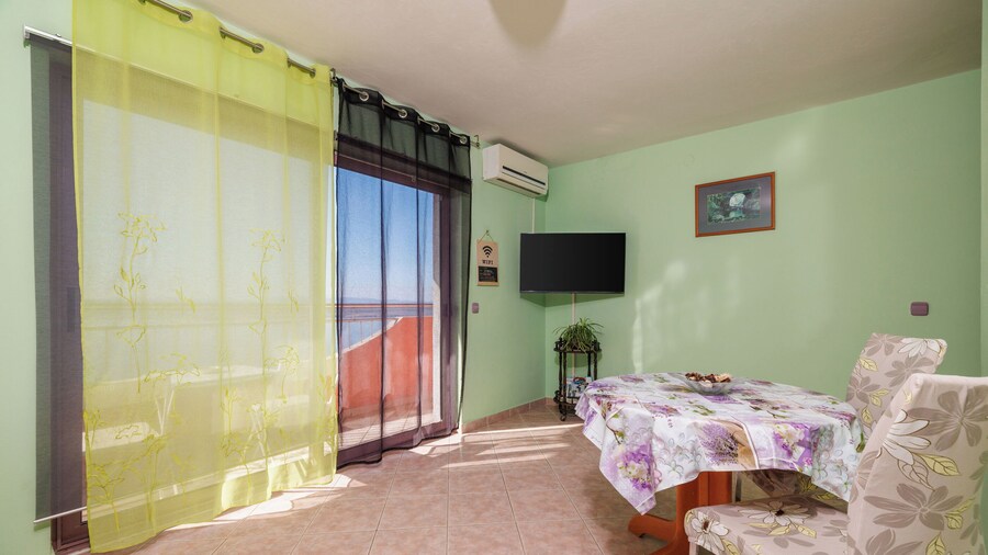 Apartments Djusi