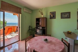 Apartment (A1) | Dining