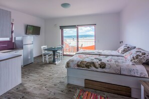 4 bedrooms, free WiFi