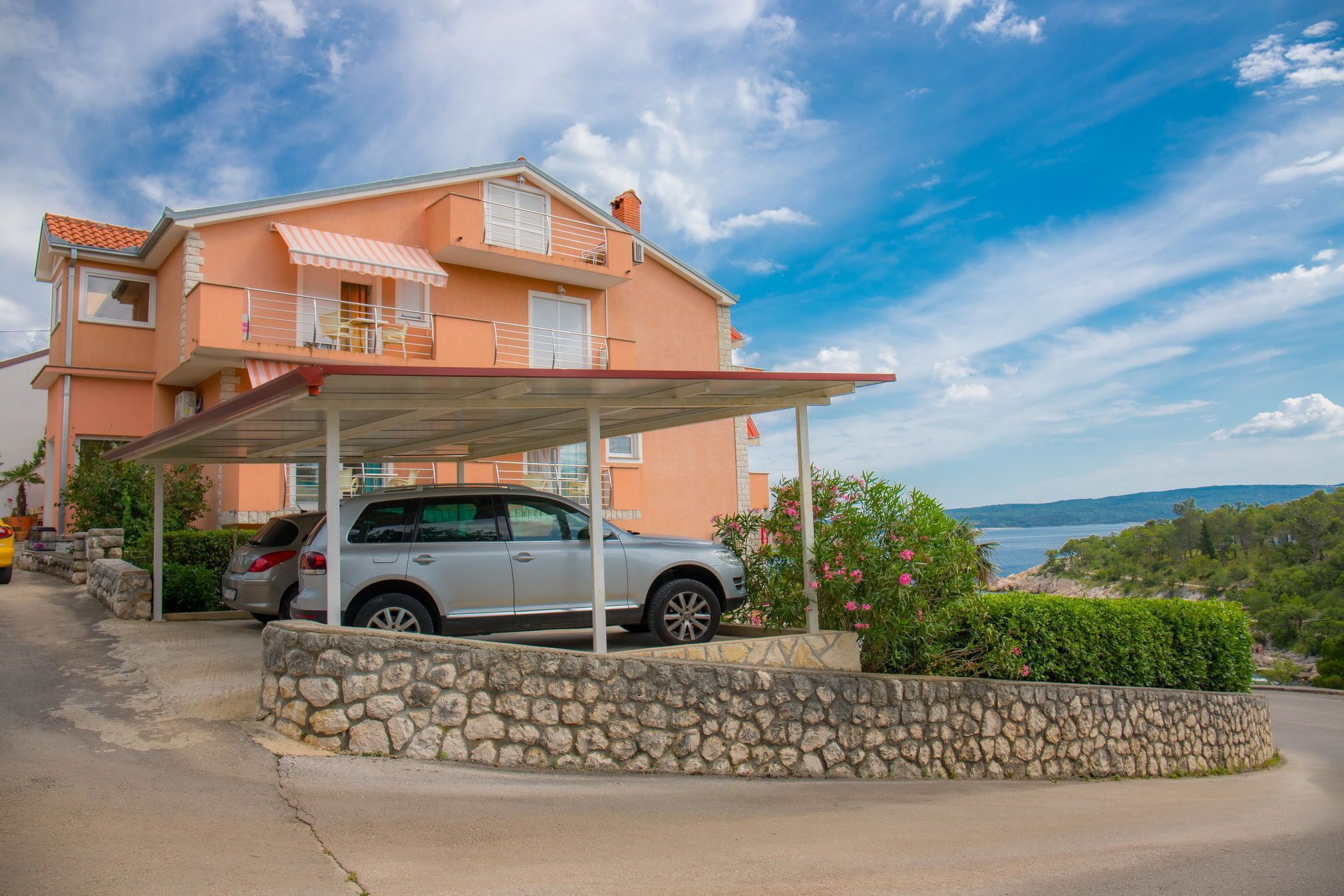 المنشأة من الخارج