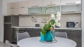 Private kitchen | Fridge, microwave, stovetop, espresso maker