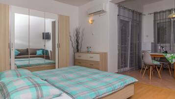 Studio (A4) | 7 bedrooms, free WiFi