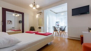 7 chambres, fer et planche à repasser, Wi-Fi gratuit