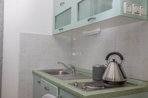 Private kitchen | Fridge, microwave, stovetop, espresso maker