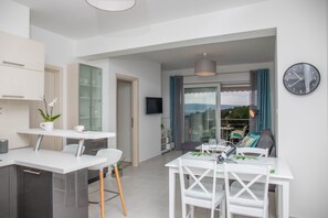 Private kitchen | Fridge, microwave, stovetop, espresso maker