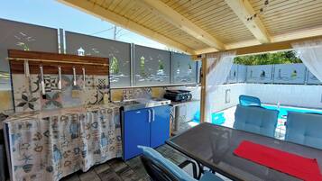 House | Outdoor dining