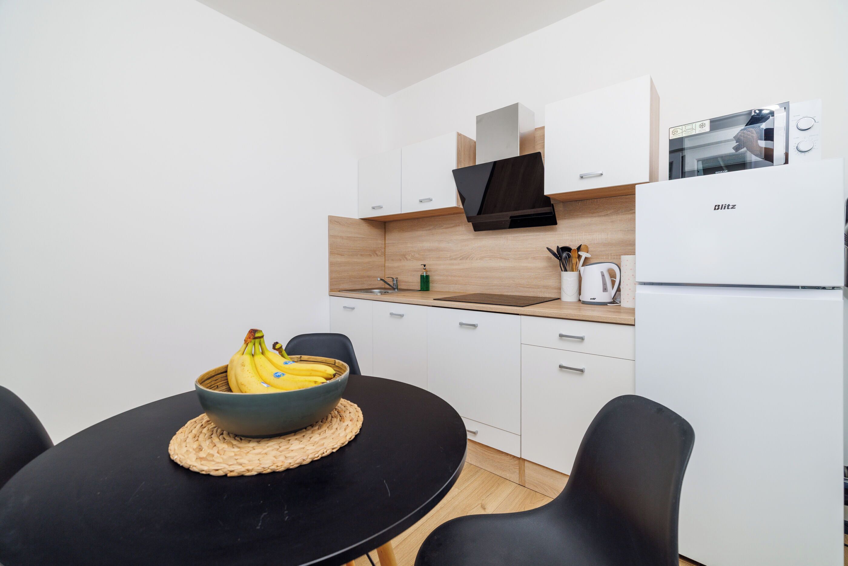 Apartment (A1) | Eigene Küche | Kühlschrank, Mikrowelle, Herdplatte, Espressomaschine